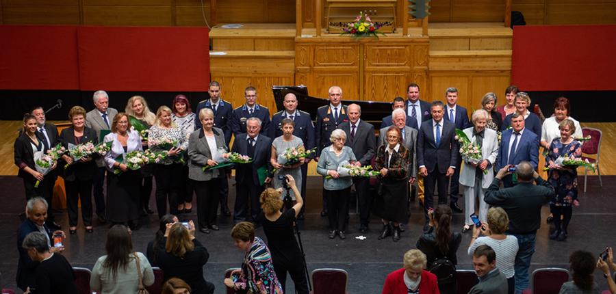 Zugló hétköznapi hőseit díjazták